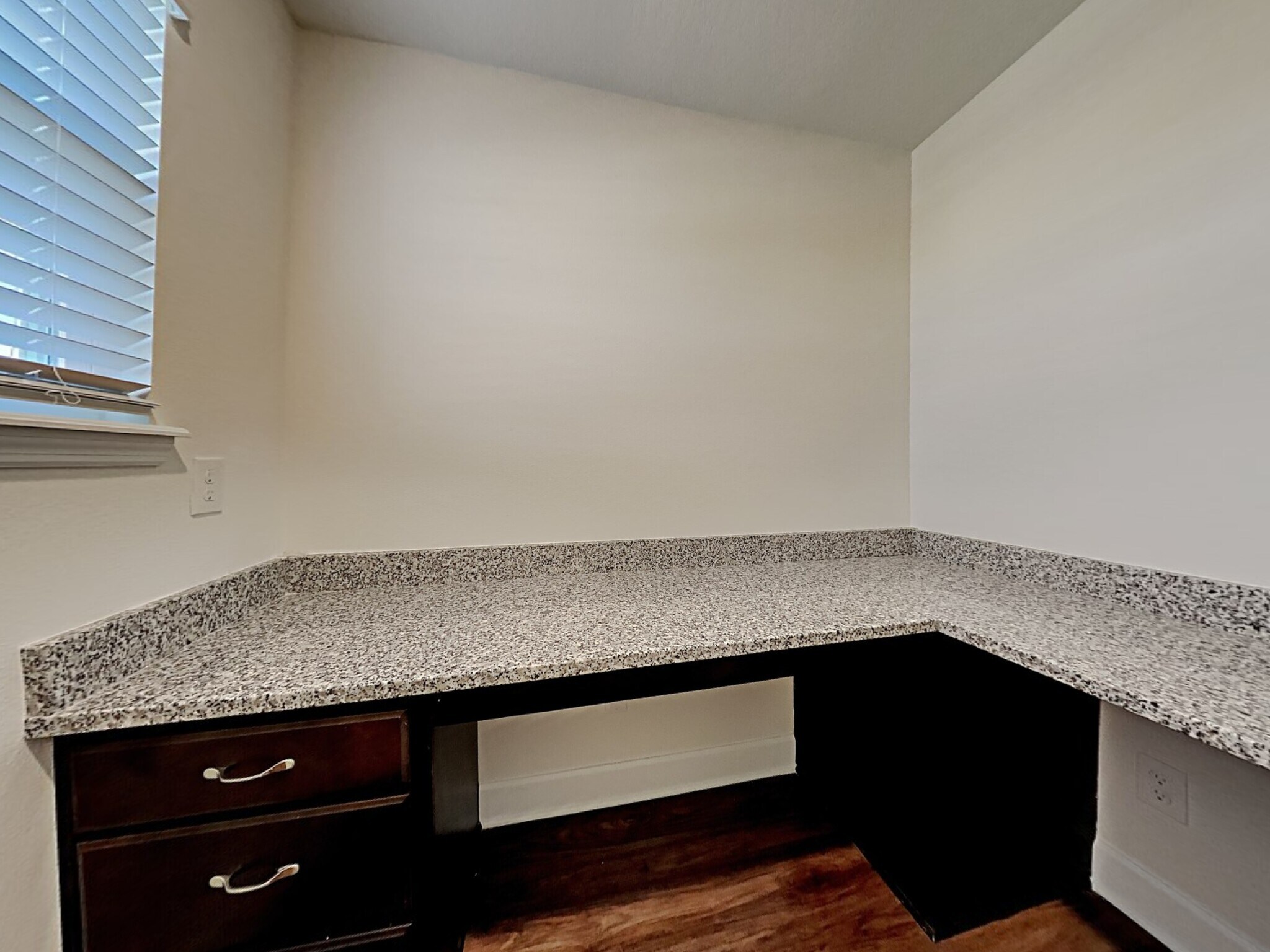 Building Photo - 1312 Mount Logan Dr