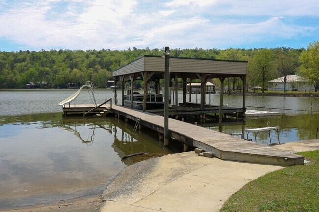 Building Photo - Wonderful Lake Home