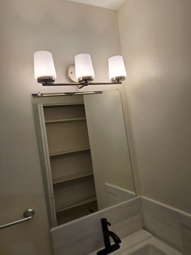 Building Photo - 77 Juniper Rd