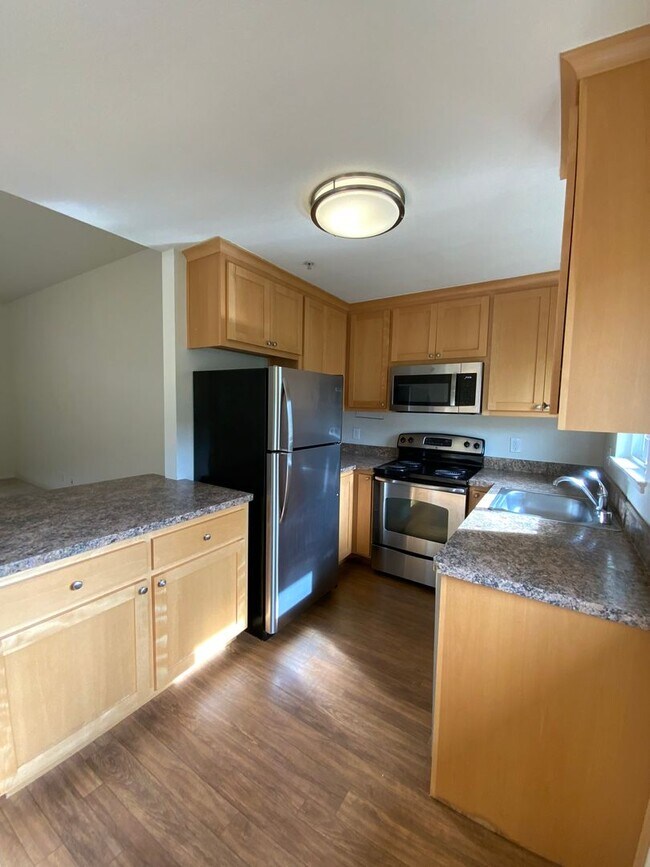 Primary Photo - Spacious 2BD/2BA Apartment With Private Ba...