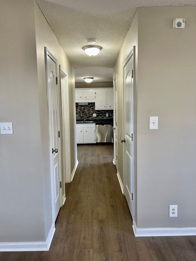 Building Photo - Newly Renovated Home Off Trenton Rd!