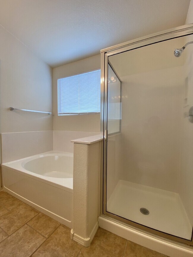 Building Photo - Northern Meadows - 3BR 2 Story - LOFT