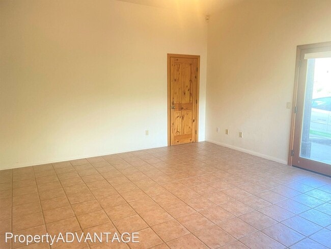 Building Photo - 3 br, 2.5 bath House - 731 Lingel Dr