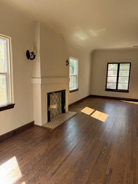 Building Photo - 458 N Genesee Ave