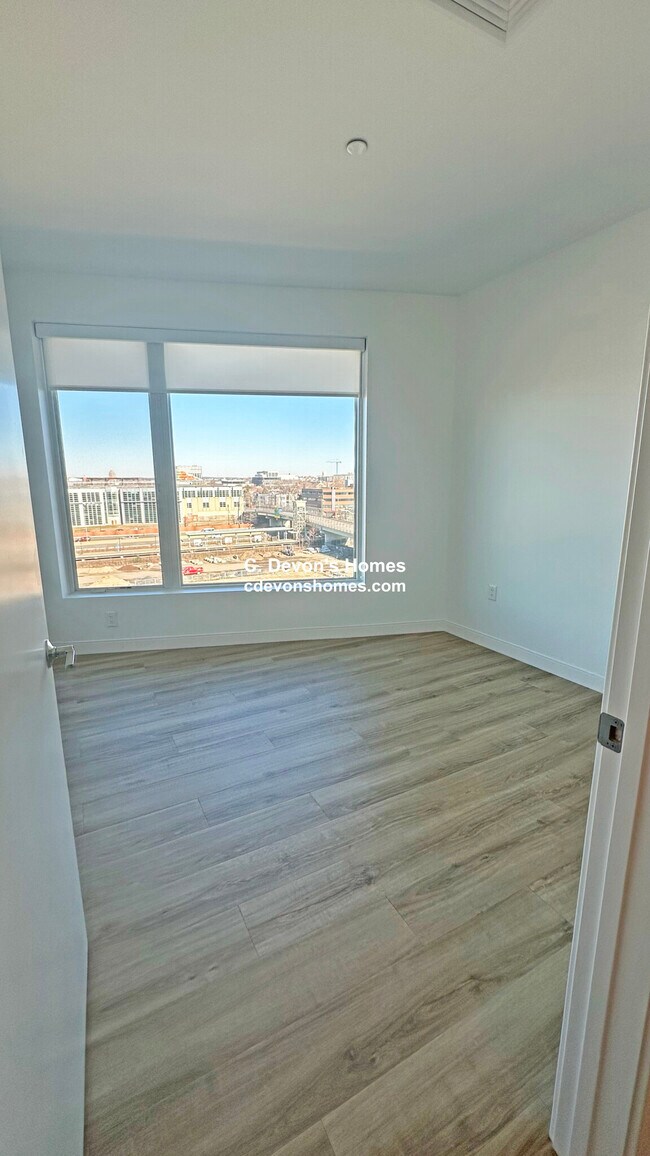 Building Photo - 301 Guest St