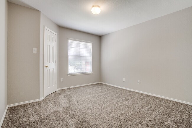 Building Photo - 2201 Itasca Dr