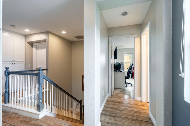 Building Photo - 282 Paseo Vista Cir