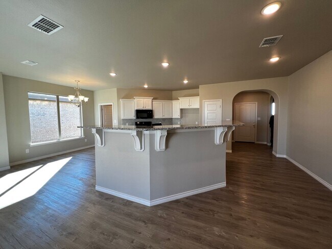 Building Photo - Preleasing for June 10th in Burgamy Park
