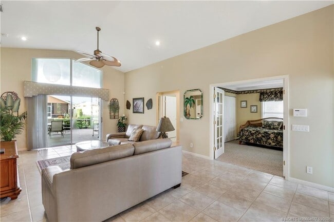 Building Photo - 2698 SW Versailles Terrace