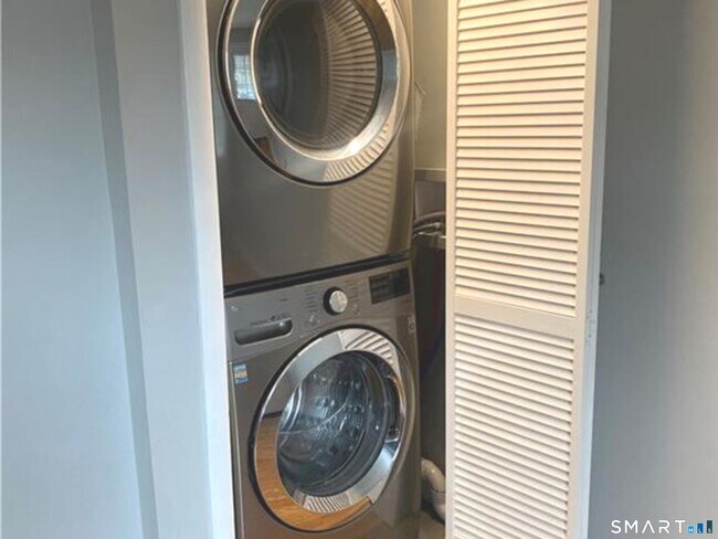 Building Photo - 1283 Hope St