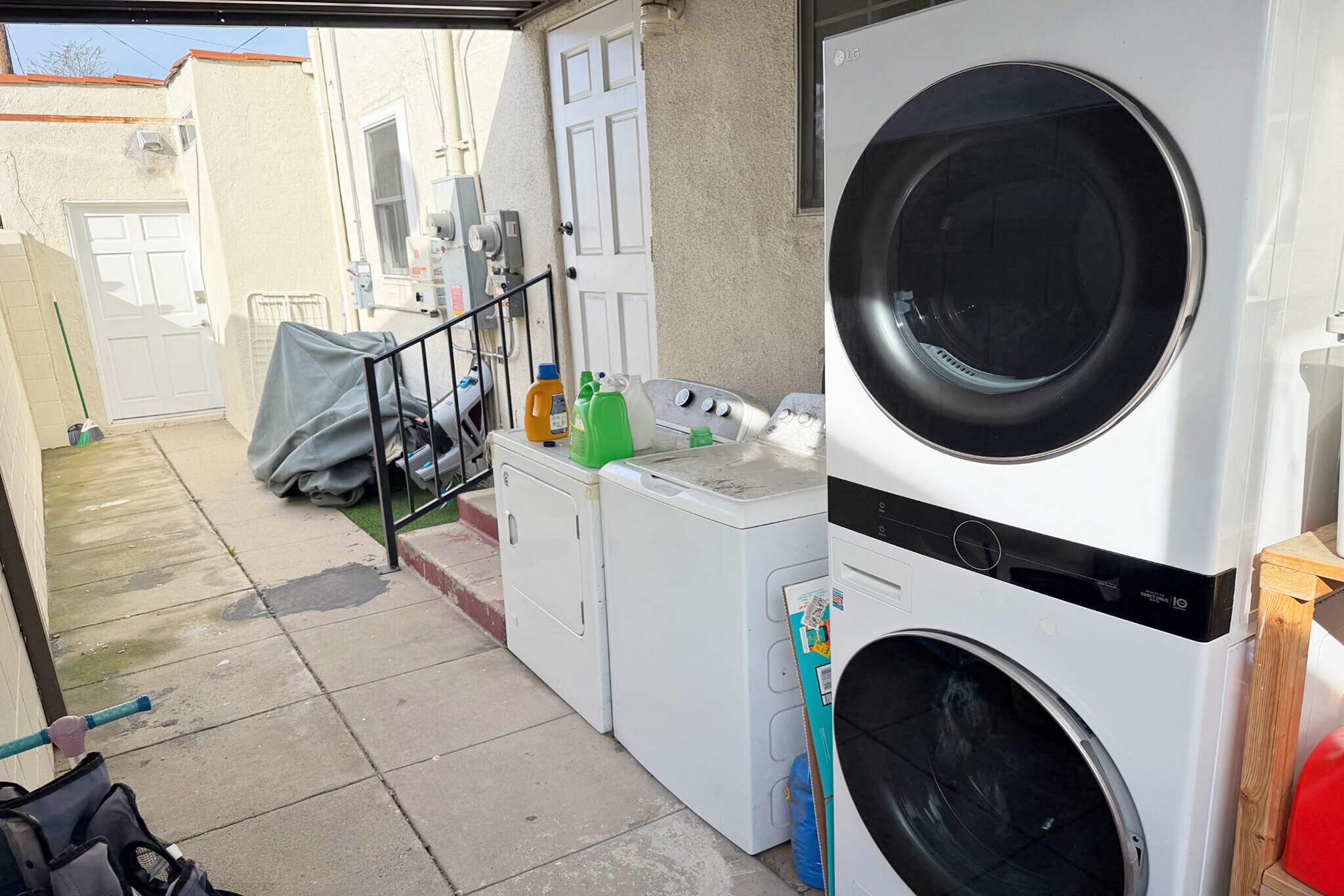 Building Photo - 1245 N Orchard Dr