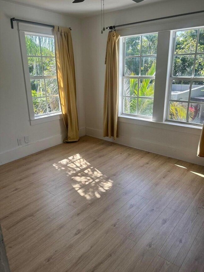 Building Photo - 820 30th St