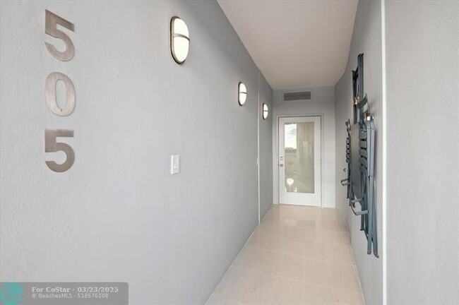Building Photo - 333 Sunset Dr