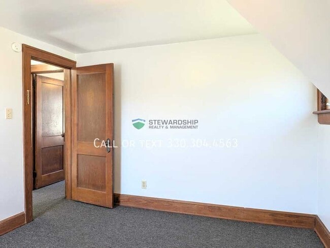 Building Photo - 654 E Glenwood Ave