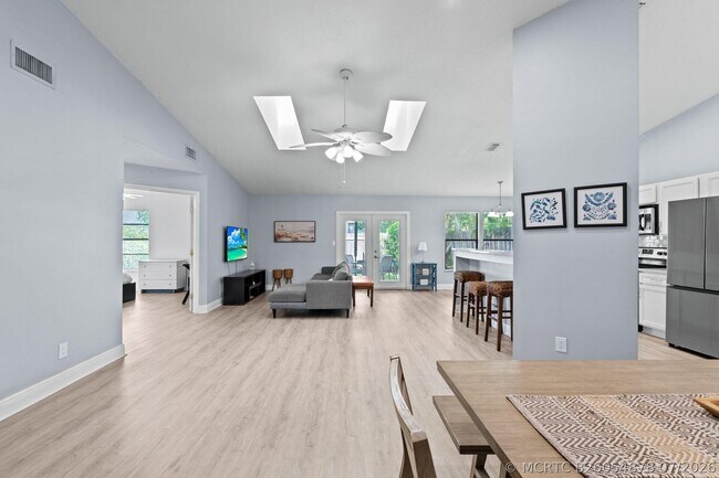 Building Photo - 1599 Bayridge Pl