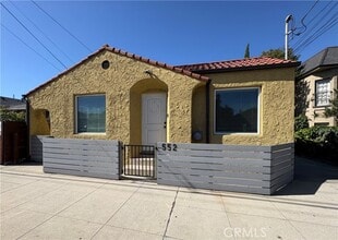 Building Photo - 552 W 22nd St