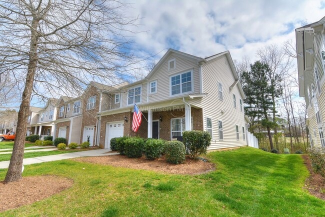 Building Photo - Big & Nice 3Br/2.5Bth Townhome in Steele Creek by Harris Teeter Shopping Center