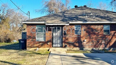 Building Photo - Lovely 3/1.5 Duplex Near Downtown Fort Wor...