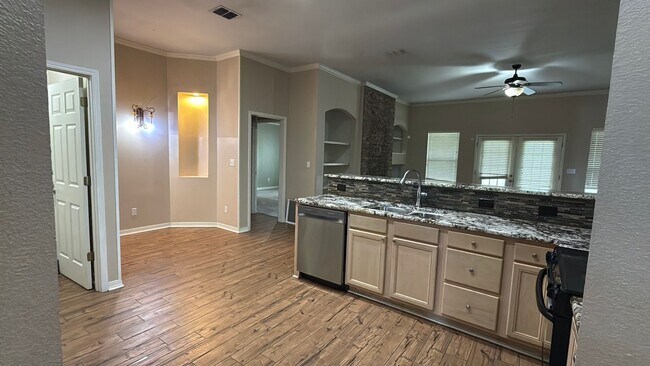 Building Photo - Rental in Shreveport