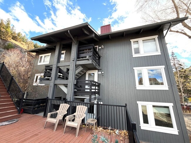 Building Photo - Stunning 2 Bed 1 Bath Condo Close to Downt...