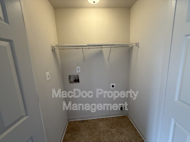 Building Photo - 4249 Normandy Ct