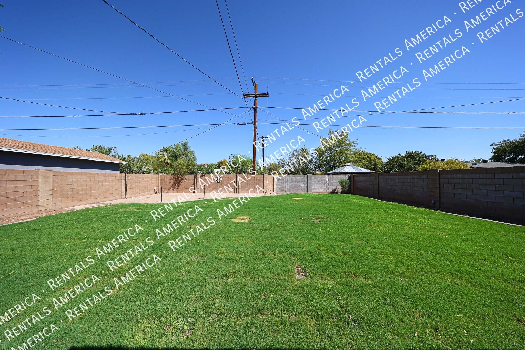 Building Photo - 1310 W Glenrosa Ave