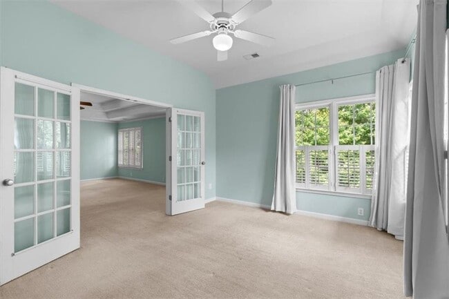 Building Photo - 350 Wembley Cir