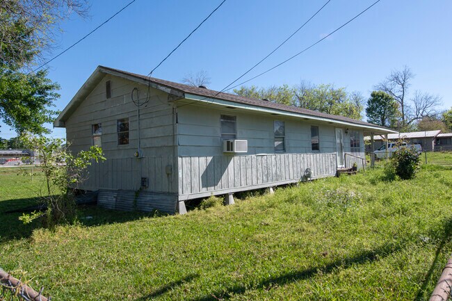 Building Photo - 407 Nugier Ave