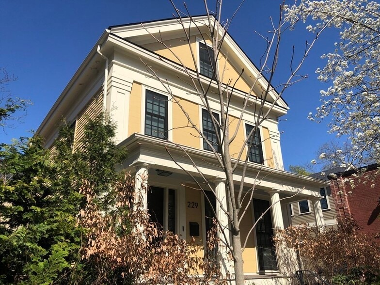 Building Photo - 229 Concord Ave