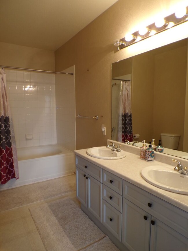 Building Photo - Littleton 3 Bed 2 Bath Condo Retreat!