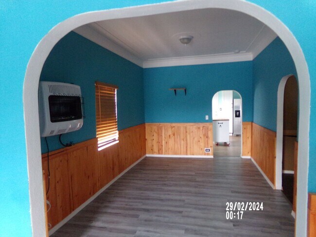 Building Photo - 4bd 1ba Home