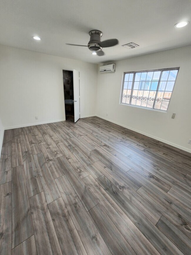 Building Photo - Spacious North Hollywood Home with Guest S...