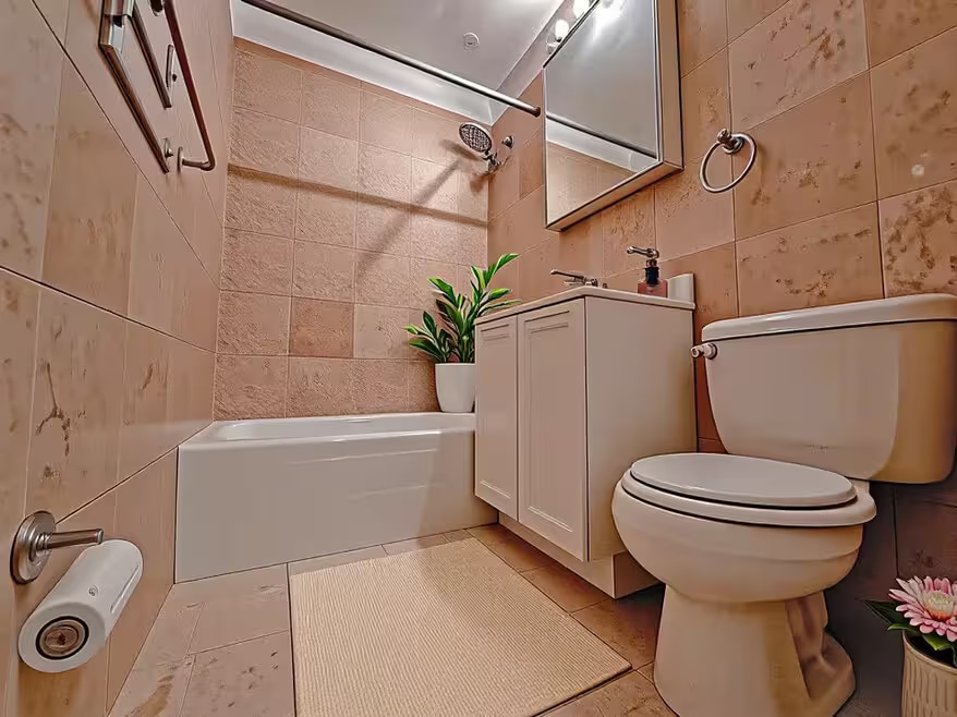 Building Photo - 120 E 17th St