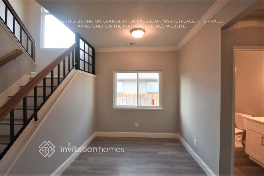 Building Photo - 1070 Silk Oak Dr