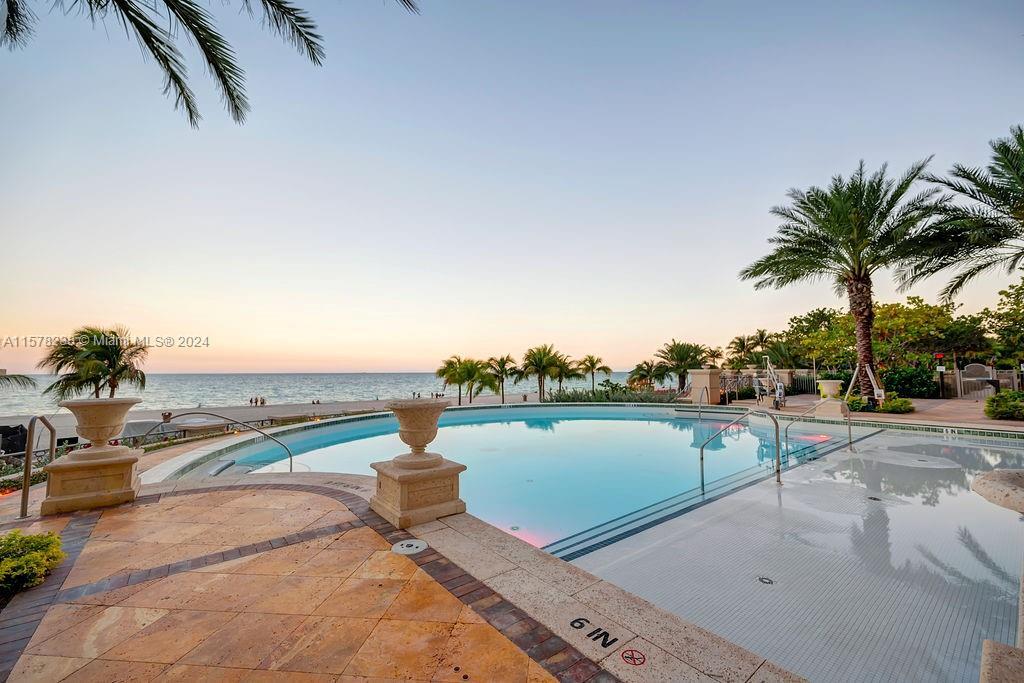 Building Photo - 17901 Collins Ave