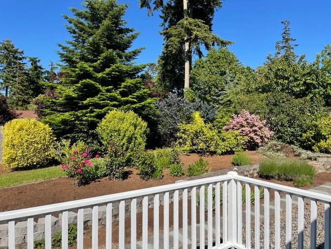 Building Photo - Lovely Single Level Home in Oak Harbor and...