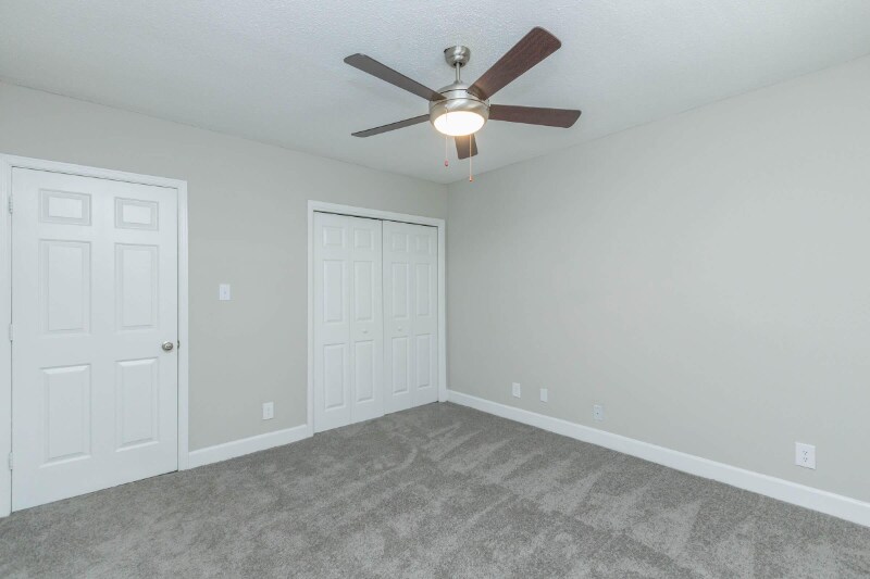 Building Photo - 3896 Riverside Dr