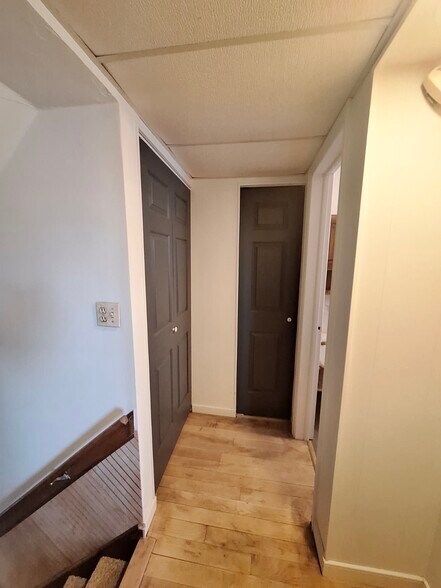 Building Photo - 991 Loucks Pl