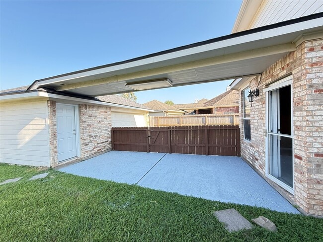 Building Photo - 3808 Travis Lake Ct
