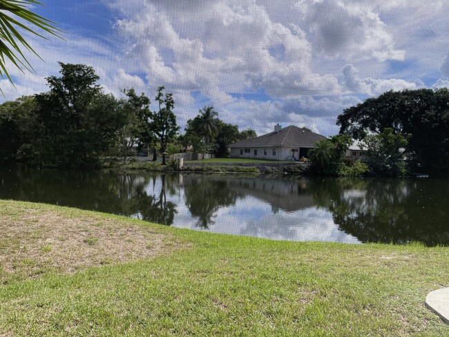 Building Photo - 220 Wimbledon Lakes Dr