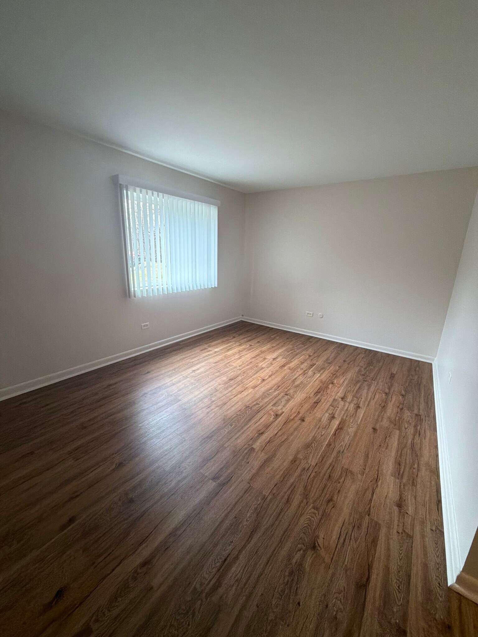 Building Photo - 10S511 Echo Ln