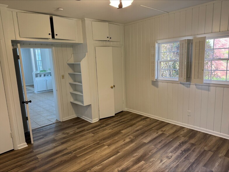 Master Bedroom - 1904 Jeanette St