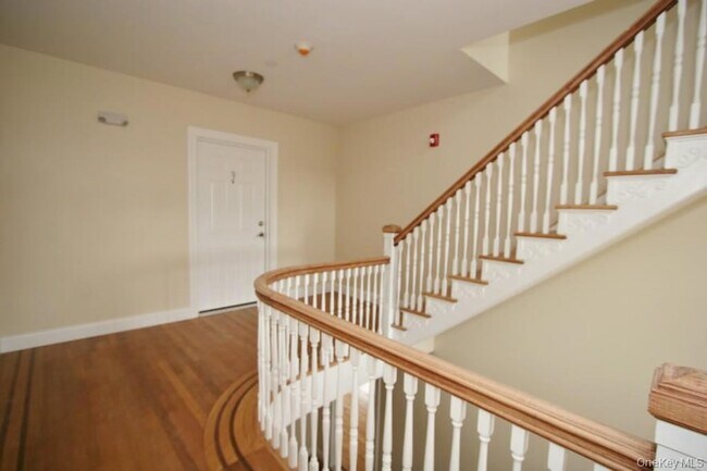 Building Photo - 385 Palisade Ave
