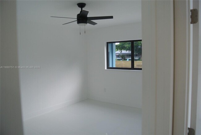 Building Photo - 10230 Dolphin Rd