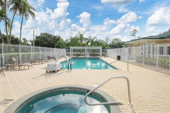 Building Photo - 7269 Fountain Palm Cir