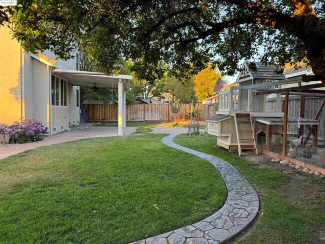 Building Photo - 4507 Cove Ln