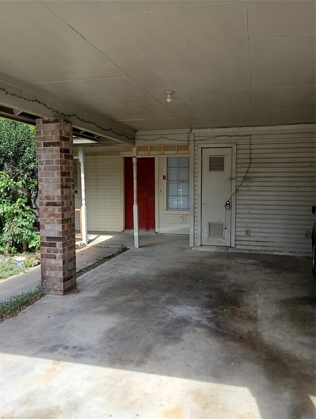Building Photo - 7900 Brodie Ln