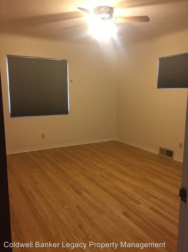 Building Photo - 1220 Girard Blvd NE