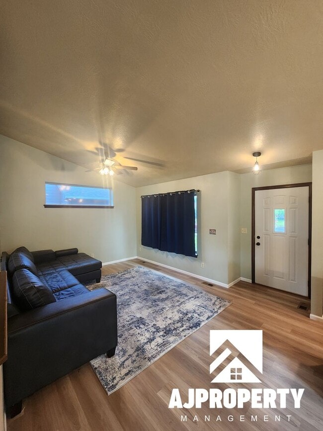 Building Photo - 6521 W Amber St