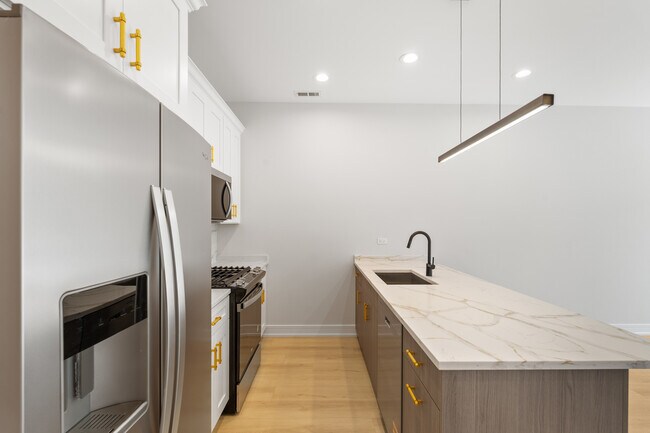 Building Photo - 5000 S Prairie Ave